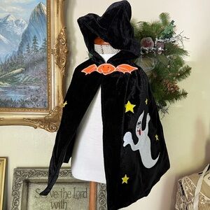 Rare Vintage 1980 Black Velvet
Light up Ghost Bat Boo Cape with hood